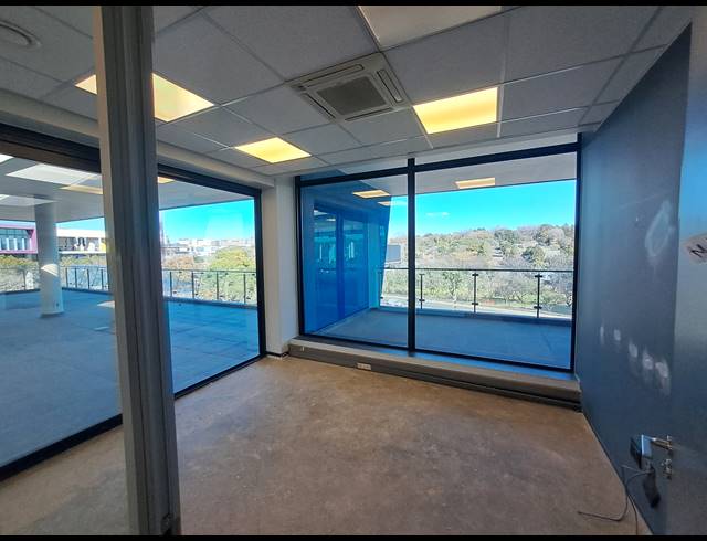 3,438M² OFFICE TO LET IN WAVERLEY